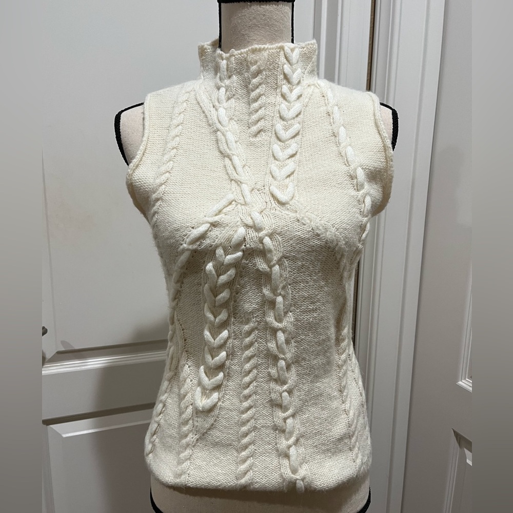 ZARA Sleeveless Cable Knit Sweater - Cream